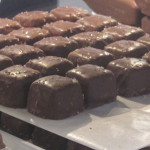 Full cream vanilla caramels dipped in milk chocolate, sprinkled with sea salt